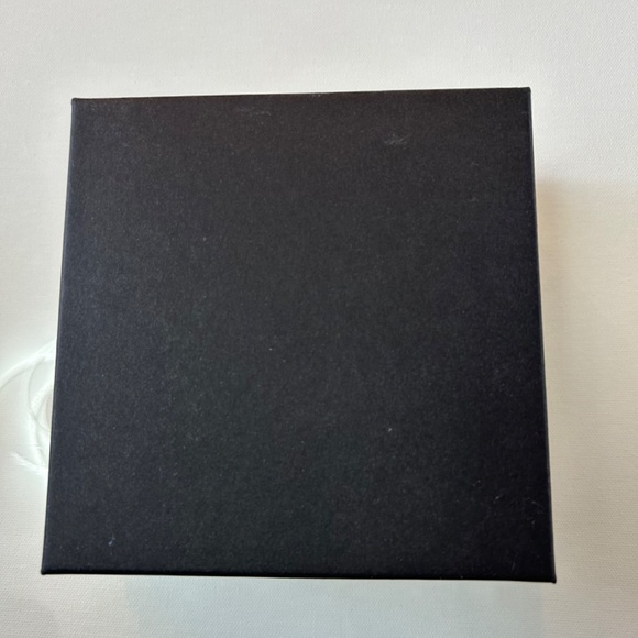 Jo Malone Box Square Medium Size 6x6 - Picture 3 of 5